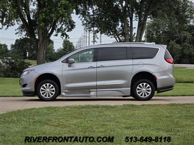 2019 Chrysler Pacifica Touring L Mobility Van - Photo 7 - Middletown, OH 45042