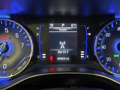 2019 Chrysler Pacifica Touring L Mobility Van   - Photo 9 - Middletown, OH 45042