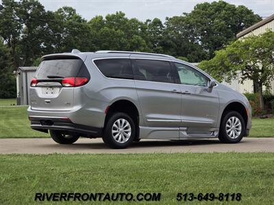 2019 Chrysler Pacifica Touring L Mobility Van - Photo 14 - Middletown, OH 45042