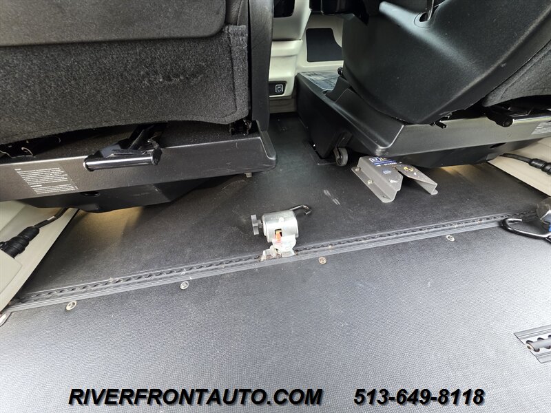 2019 Chrysler Pacifica Touring L Mobility Van - Photo 25 - Middletown, OH 45042