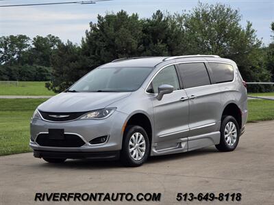 2019 Chrysler Pacifica Touring L Mobility Van - Photo 6 - Middletown, OH 45042