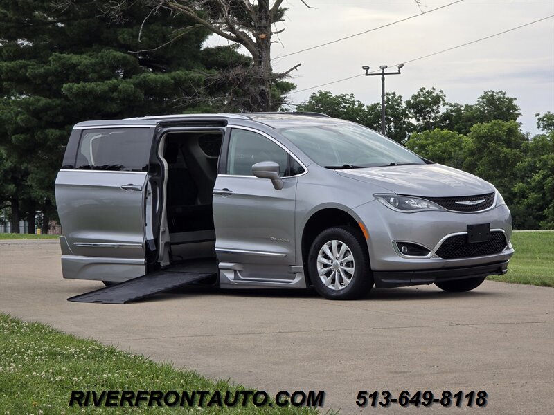 2019 Chrysler Pacifica Touring L Mobility Van - Photo 30 - Middletown, OH 45042