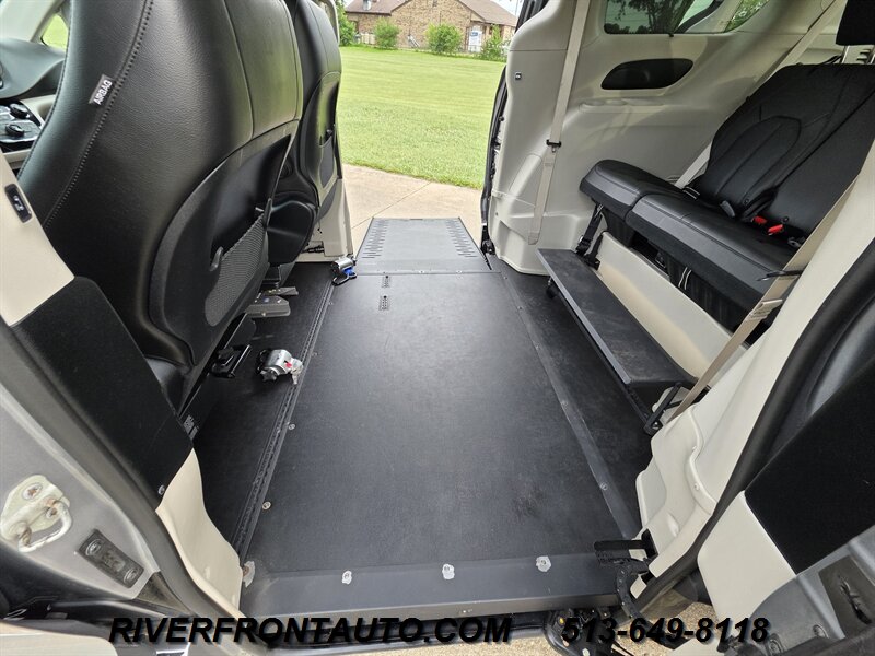 2019 Chrysler Pacifica Touring L Mobility Van - Photo 28 - Middletown, OH 45042