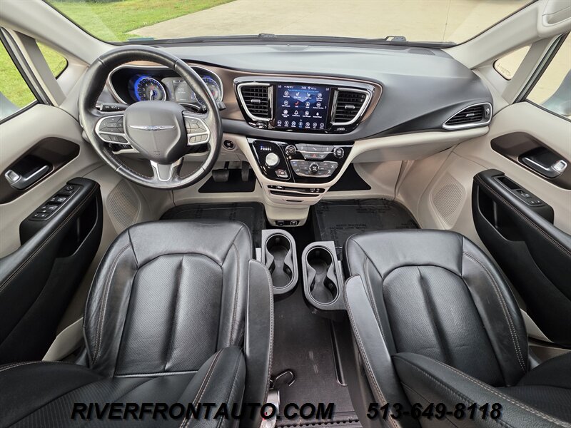 2019 Chrysler Pacifica Touring L Mobility Van - Photo 10 - Middletown, OH 45042
