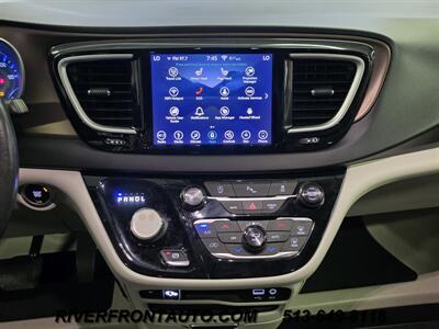 2019 Chrysler Pacifica Touring L Mobility Van   - Photo 8 - Middletown, OH 45042