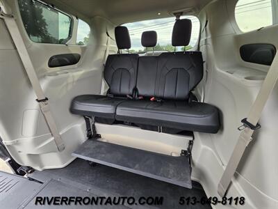 2019 Chrysler Pacifica Touring L Mobility Van - Photo 19 - Middletown, OH 45042