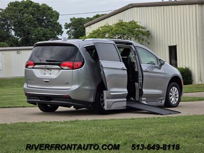 2019 Chrysler Pacifica Touring L Mobility Van - Photo 2 - Middletown, OH 45042
