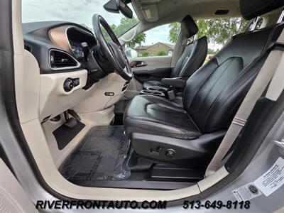 2019 Chrysler Pacifica Touring L Mobility Van - Photo 16 - Middletown, OH 45042
