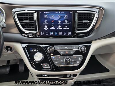 2019 Chrysler Pacifica Touring L Mobility Van - Photo 12 - Middletown, OH 45042