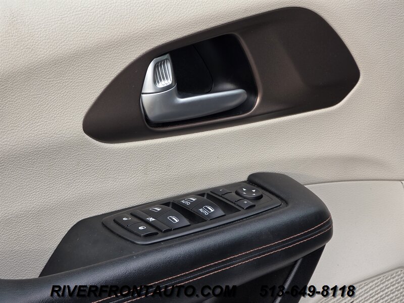 2019 Chrysler Pacifica Touring L Mobility Van - Photo 22 - Middletown, OH 45042