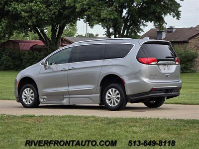2019 Chrysler Pacifica Touring L Mobility Van - Photo 8 - Middletown, OH 45042