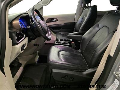 2019 Chrysler Pacifica Touring L Mobility Van   - Photo 6 - Middletown, OH 45042