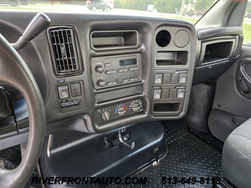 2004 GMC TopKick C4500 Duramax Diesel - Photo 10 - Middletown, OH 45042