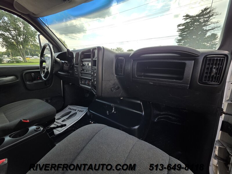 2004 GMC TopKick C4500 Duramax Diesel - Photo 13 - Middletown, OH 45042