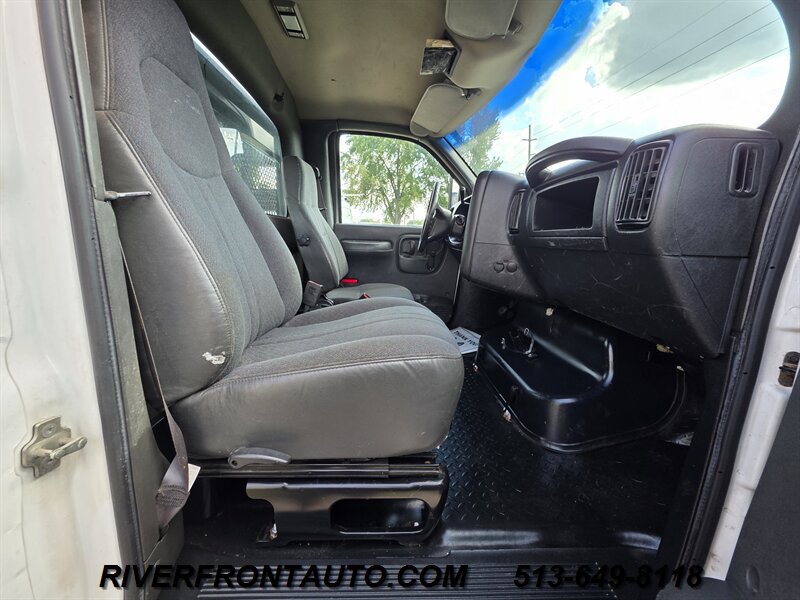 2004 GMC TopKick C4500 Duramax Diesel - Photo 12 - Middletown, OH 45042