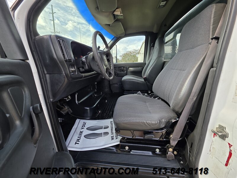 2004 GMC TopKick C4500 Duramax Diesel - Photo 8 - Middletown, OH 45042
