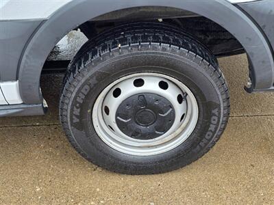 2017 Ford Transit 250 3dr SWB Medium Roof Cargo Van w/Sliding Passen   - Photo 20 - Middletown, OH 45042