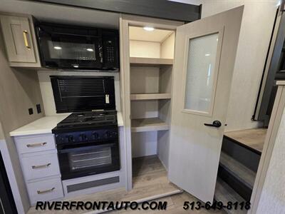 2024 Forest River Heritage Glen Hyper Lite 36FL 44 FEET   - Photo 9 - Middletown, OH 45042