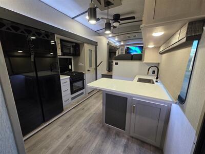 2024 Forest River Heritage Glen Hyper Lite 36FL   - Photo 4 - Middletown, OH 45042