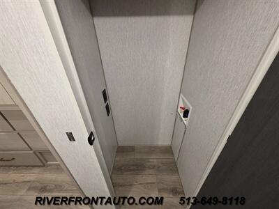 2024 Forest River Heritage Glen Hyper Lite 36FL 44 FEET   - Photo 17 - Middletown, OH 45042