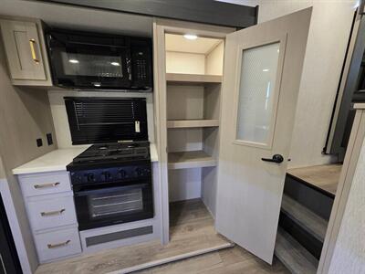 2024 Forest River Heritage Glen Hyper Lite 36FL   - Photo 9 - Middletown, OH 45042