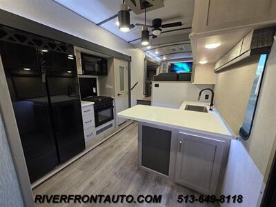 2024 Forest River Heritage Glen Hyper Lite 36FL 44 FEET   - Photo 4 - Middletown, OH 45042