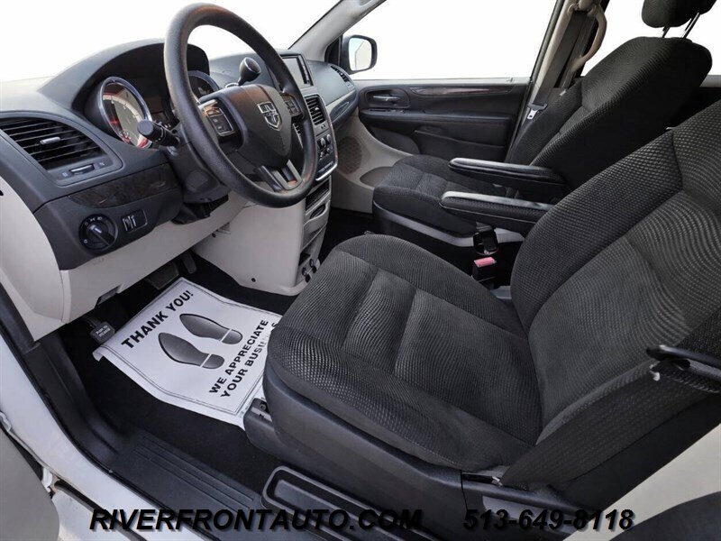 2020 Dodge Grand Caravan SE MOBILITY VAN - Photo 2 - Middletown, OH 45042