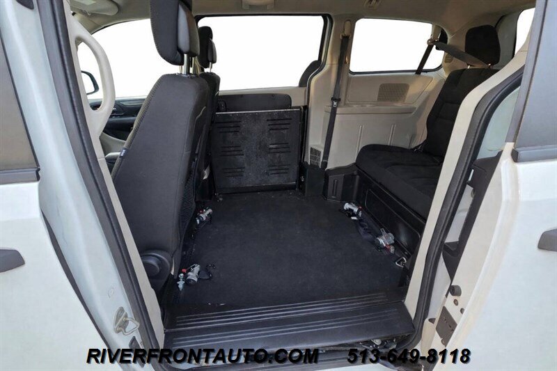 2020 Dodge Grand Caravan SE MOBILITY VAN - Photo 11 - Middletown, OH 45042
