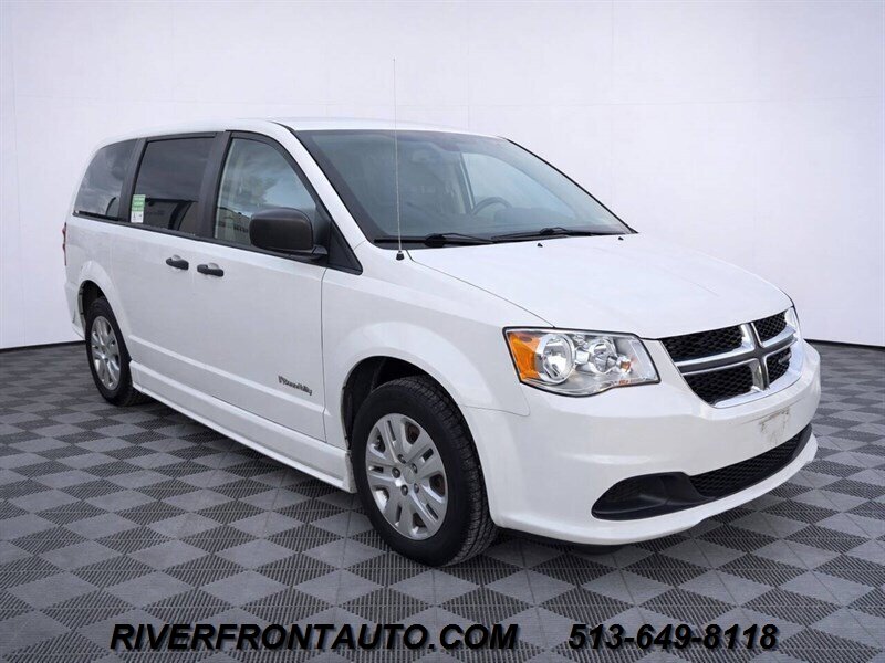 2020 Dodge Grand Caravan SE MOBILITY VAN - Photo 7 - Middletown, OH 45042