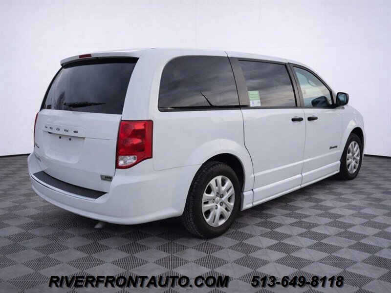 2020 Dodge Grand Caravan SE MOBILITY VAN - Photo 6 - Middletown, OH 45042