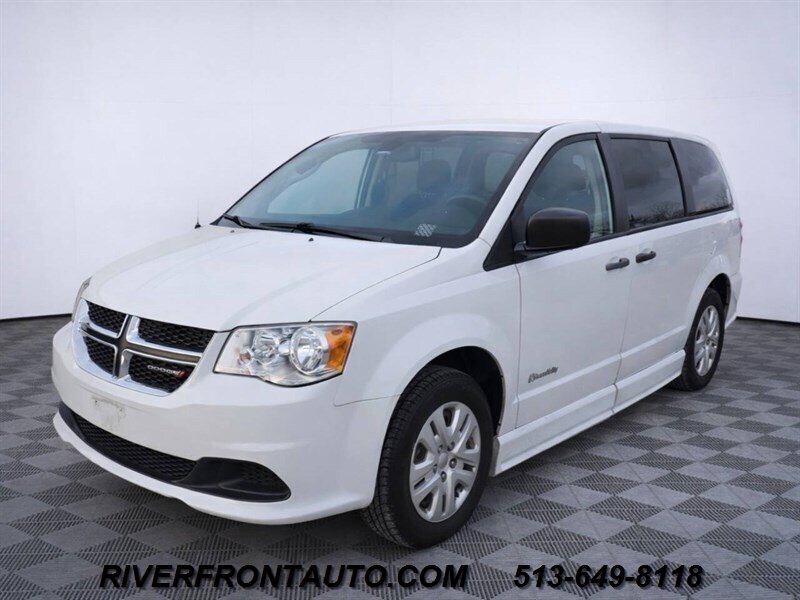2020 Dodge Grand Caravan SE MOBILITY VAN - Photo 4 - Middletown, OH 45042