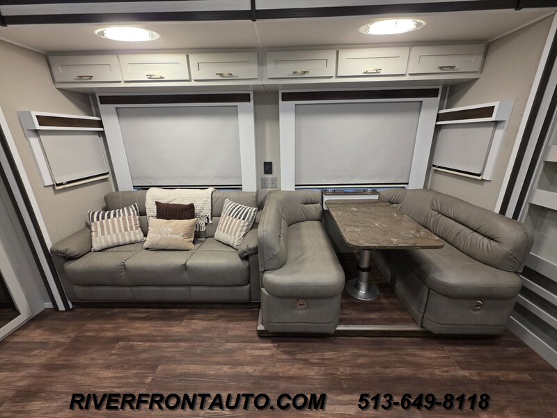 2023 Bolt Apollo 40S3 Custom Super C 8.9L - Photo 15 - Middletown, OH 45042