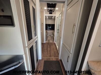 2023 Bolt Apollo 40S3 Custom ShowCoach 8.9L   - Photo 11 - Middletown, OH 45042