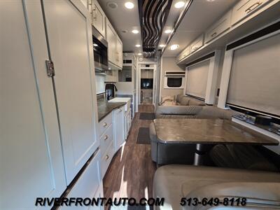 2023 Bolt Apollo 40S3 Custom ShowCoach 8.9L   - Photo 3 - Middletown, OH 45042