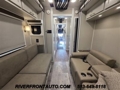 2023 Bolt Apollo 40S3 Custom ShowCoach 8.9L   - Photo 15 - Middletown, OH 45042