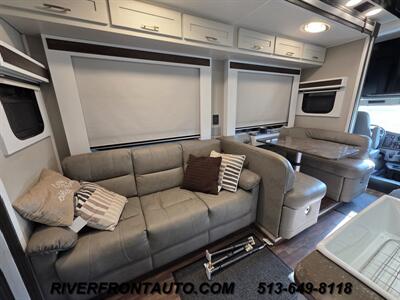 2023 Bolt Apollo 40S3 Custom ShowCoach 8.9L   - Photo 9 - Middletown, OH 45042
