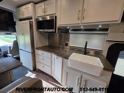 2023 Bolt Apollo 40S3 Custom ShowCoach 8.9L   - Photo 10 - Middletown, OH 45042