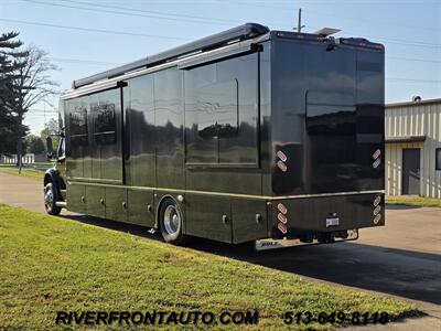 2023 Bolt Apollo 40S3 Custom ShowCoach 8.9L   - Photo 2 - Middletown, OH 45042