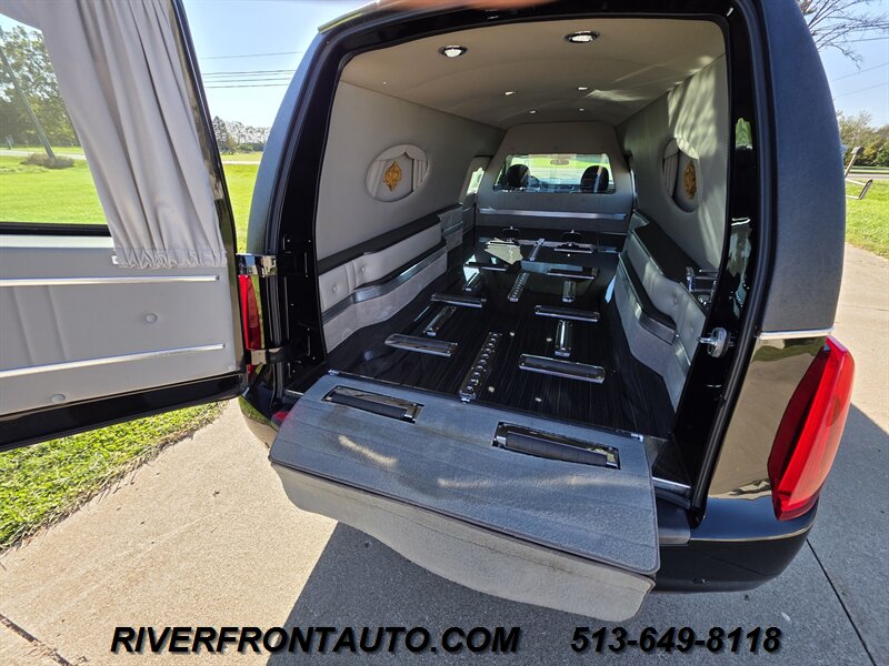 2014 Cadillac XTS Kingsley Funeral Coach - Photo 16 - Middletown, OH 45042