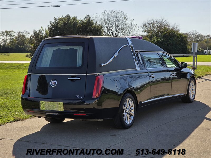 2014 Cadillac XTS Kingsley Funeral Coach - Photo 4 - Middletown, OH 45042