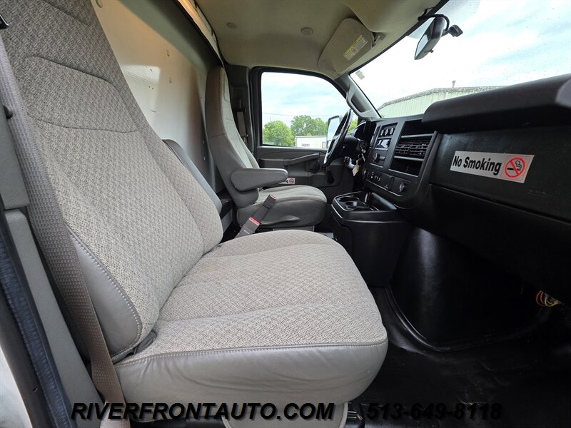 2021 Chevrolet Express 3500 Box Truck LIFTGATE - Photo 14 - Middletown, OH 45042