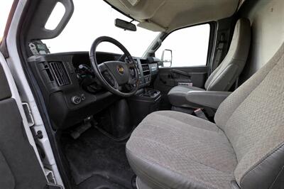 2021 Chevrolet Express 3500 Box Truck  LIFTGATE - Photo 3 - Middletown, OH 45042