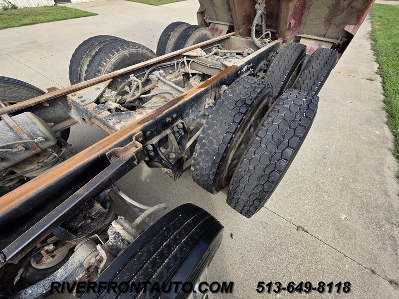 2016 Kenworth T880 Six Axle Dump Truck - Photo 17 - Middletown, OH 45042