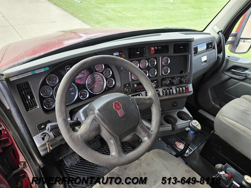 2016 Kenworth T880 Six Axle Dump Truck - Photo 9 - Middletown, OH 45042