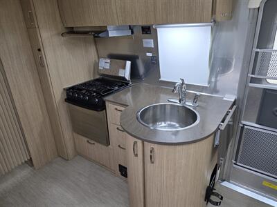 2018 Airstream Flying Cloud 25FB   - Photo 16 - Middletown, OH 45042