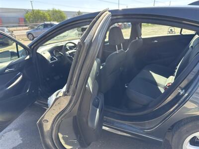 2017 Chevrolet Cruze LT Auto  RS - Photo 7 - Socorro, TX 79927