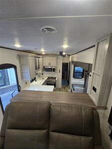 2024 Keystone Montana 377FL - Photo 18 - Bemidji, MN 56601