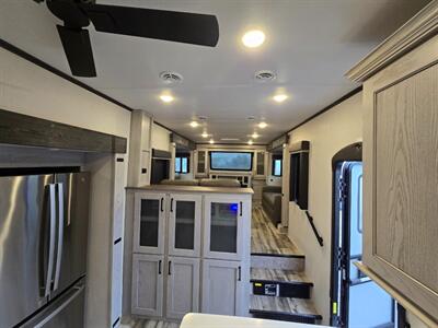 2024 Keystone Montana 377FL - Photo 14 - Bemidji, MN 56601