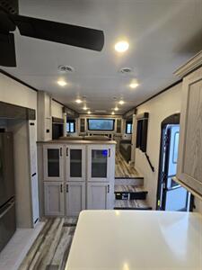 2024 Keystone Montana 377FL - Photo 16 - Bemidji, MN 56601