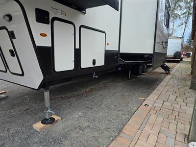 2024 Keystone Montana 377FL   - Photo 8 - Bemidji, MN 56601